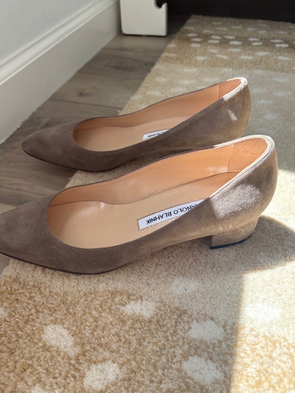 Manolo Flats Excellent Condition SZ 38